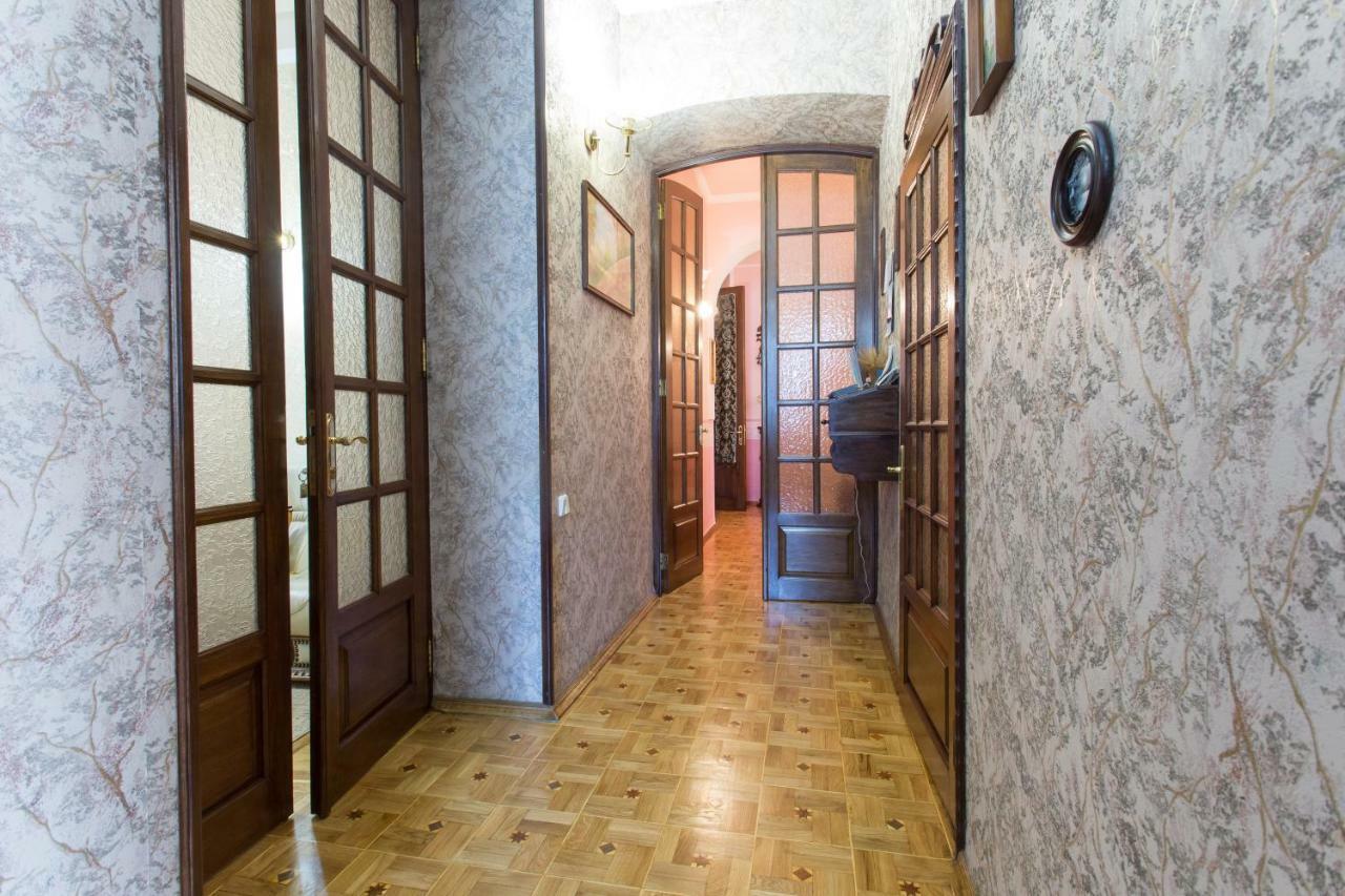 Apartment In The Center Of Kharkiv Carcóvia Exterior foto
